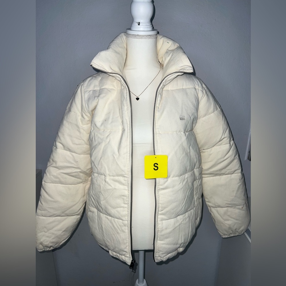 Never worn Levi Strauss Off-white puffer coat. Tag still attached.